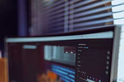 a computer screen with a blue circle and a white circle on it
